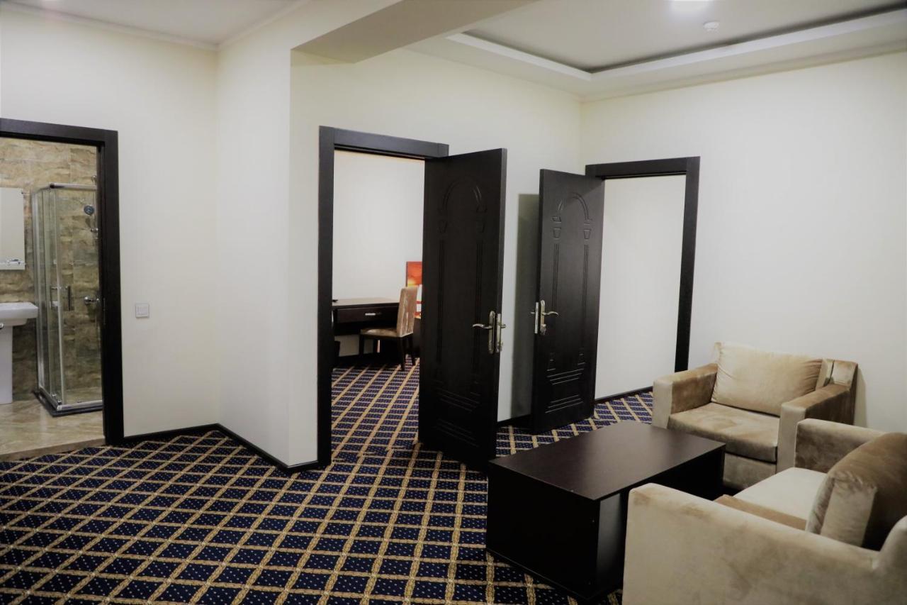 Kristal Hotel Masazir Екстер'єр фото