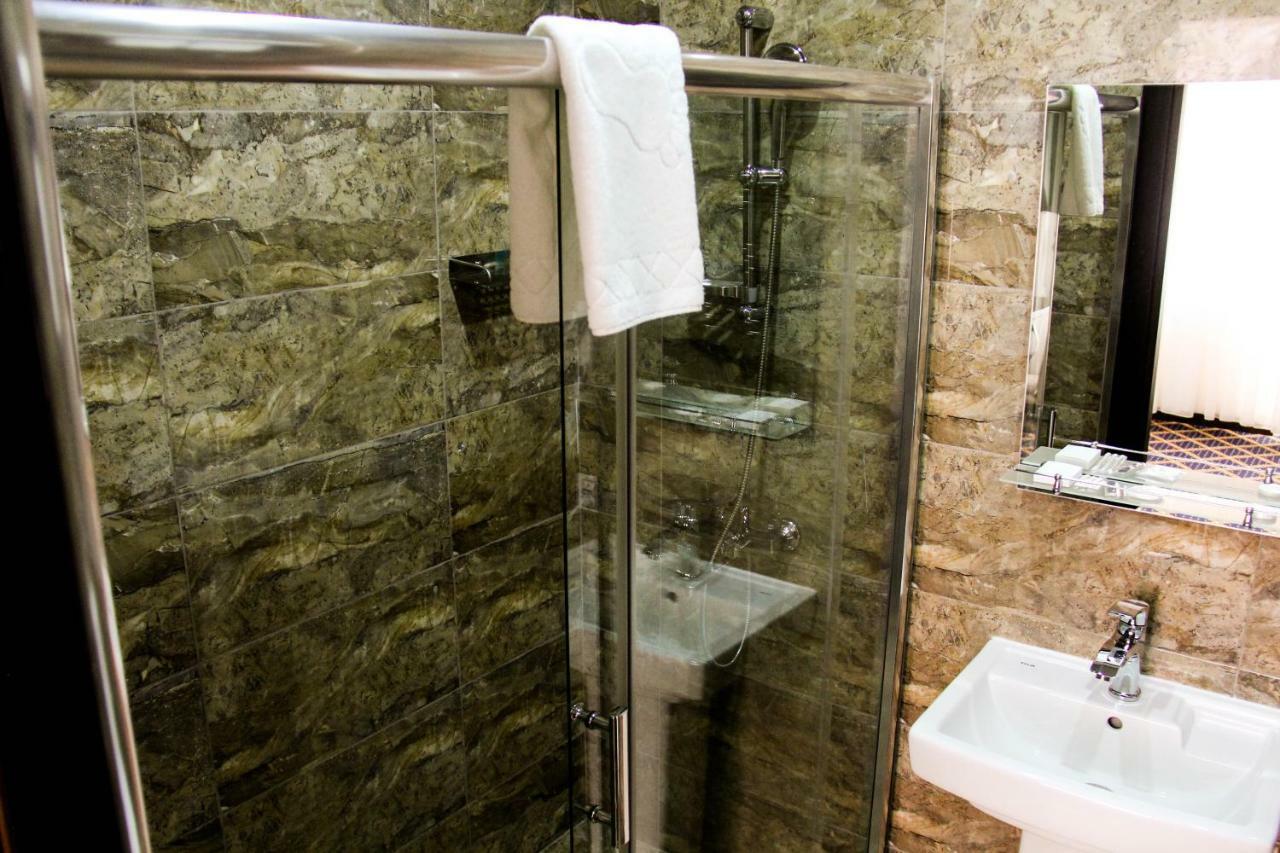 Kristal Hotel Masazir Екстер'єр фото